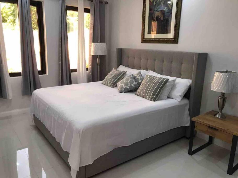 Sun Shine Luxury Villas 2 Bedroom Pool & Gym Ocho Rios St Ann Екстериор снимка