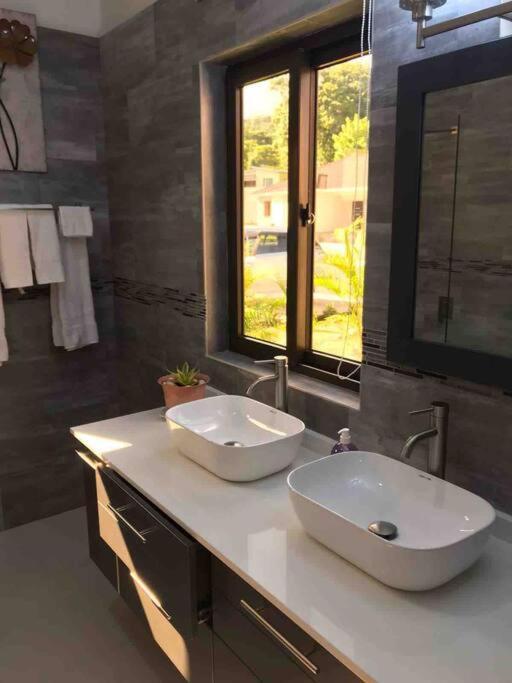 Sun Shine Luxury Villas 2 Bedroom Pool & Gym Ocho Rios St Ann Екстериор снимка