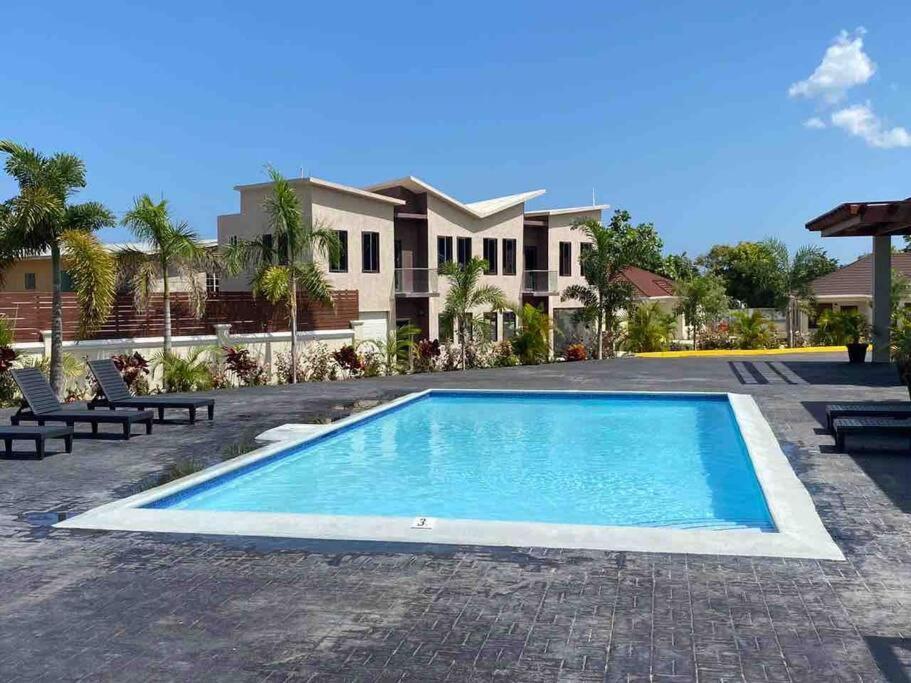 Sun Shine Luxury Villas 2 Bedroom Pool & Gym Ocho Rios St Ann Екстериор снимка
