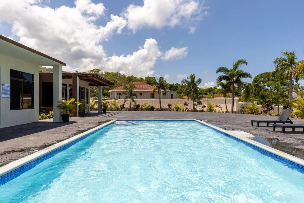 Sun Shine Luxury Villas 2 Bedroom Pool & Gym Ocho Rios St Ann Екстериор снимка
